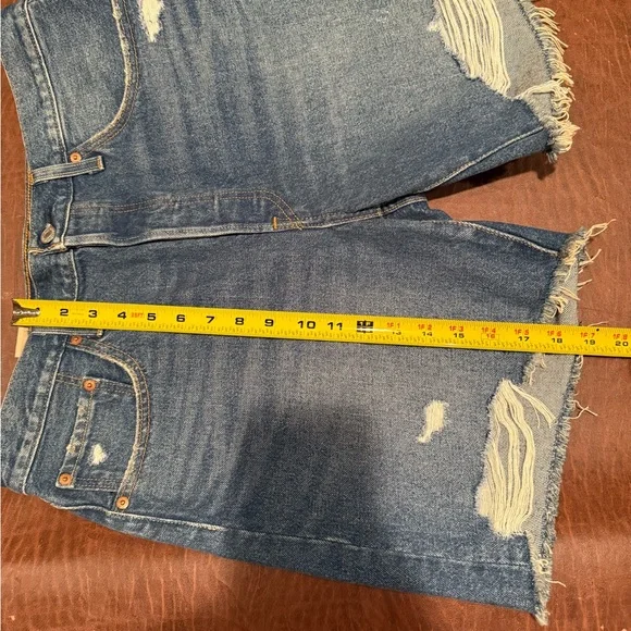 NWT Levi's Classic Blue Jean Shorts - Picture 5 of 6